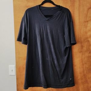 Lulu Lemon Athletica Black 5 Year Basic T-Shirt in Men's Size XL